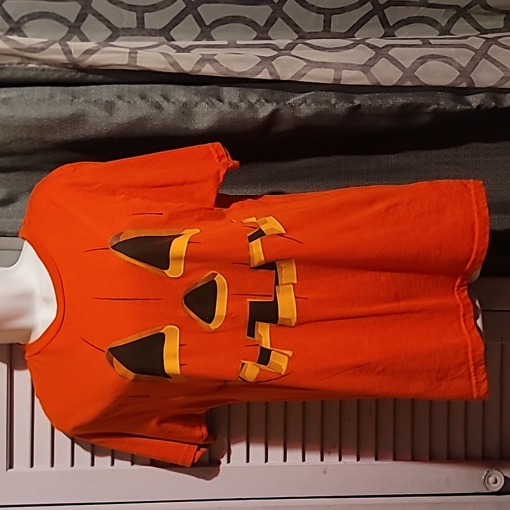 🎃NWOT Size S Halloween T-Shirt🎃